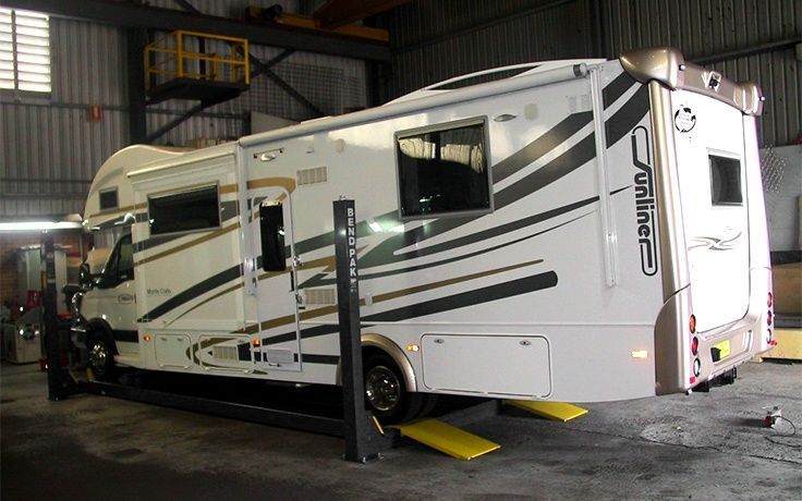 HDS-14X 14,000-lb. Capacity / Four-Post Lift / Extended / Limo Style