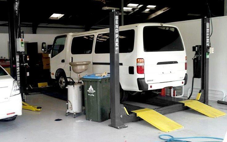 HDS-14X 14,000-lb. Capacity / Four-Post Lift / Extended / Limo Style